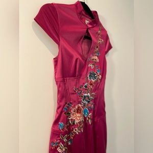 KAREN MILLEN satin dress. Vibrant fuchsia with floral appliqué. Size 0/2.